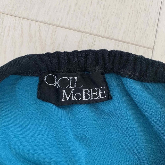 CECIL McBEE(セシルマクビー)のベアトップ  ワンピース　チュニック   緑　ホルターネック　ドット柄 レディースのトップス(ベアトップ/チューブトップ)の商品写真