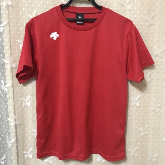 DESCENTE(デサント)のデサントスポーツTシャツ　赤 スポーツ/アウトドアのランニング(ウェア)の商品写真