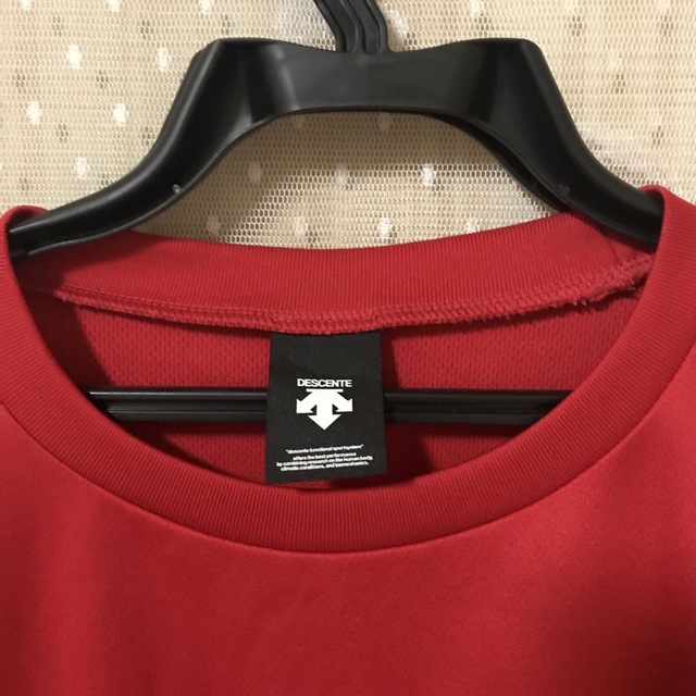 DESCENTE(デサント)のデサントスポーツTシャツ　赤 スポーツ/アウトドアのランニング(ウェア)の商品写真