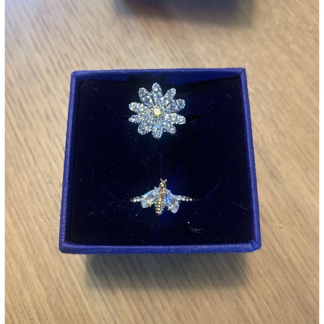 SWAROVSKI(スワロフスキー)のスワロフスキー　エターナルフラワー　蜂　花　指輪セット レディースのアクセサリー(リング(指輪))の商品写真