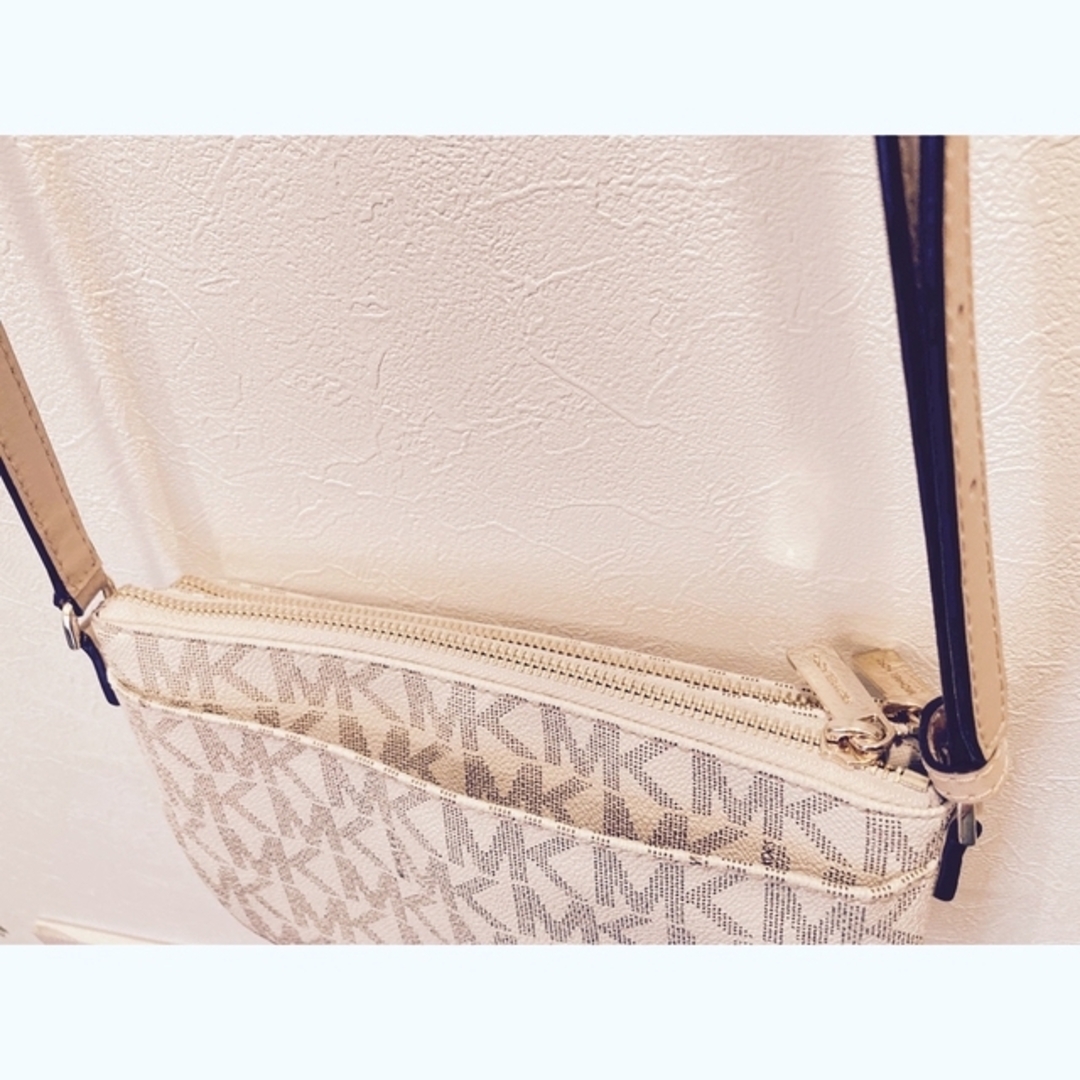 Michael Kors(マイケルコース)のマイケルコース　お財布ショルダーバッグ　ホワイト　新品未使用品 レディースのバッグ(ショルダーバッグ)の商品写真