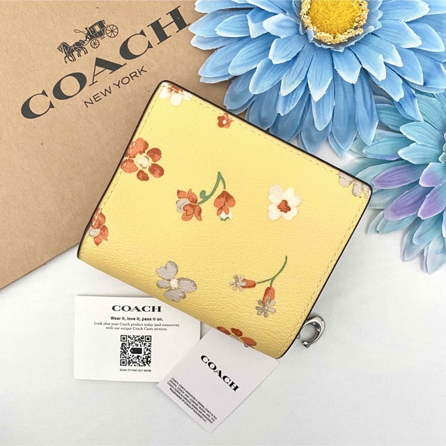 新品☆COACH(コーチ) ライトイエロー 花柄 レザー 折り財布