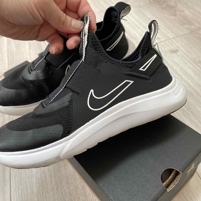 NIKE(ナイキ)のNIKE スニーカー　キッズ　スリッポン　22センチ キッズ/ベビー/マタニティのキッズ靴/シューズ(15cm~)(スニーカー)の商品写真