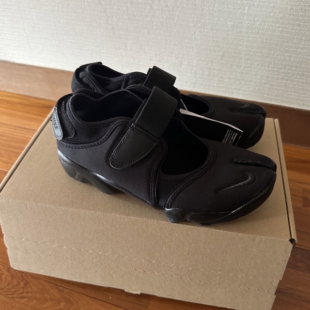 NIKE(ナイキ)のNIKE AIR RIFT ナイキ エアリフト 24cm ブラック 新品 レディースの靴/シューズ(スニーカー)の商品写真