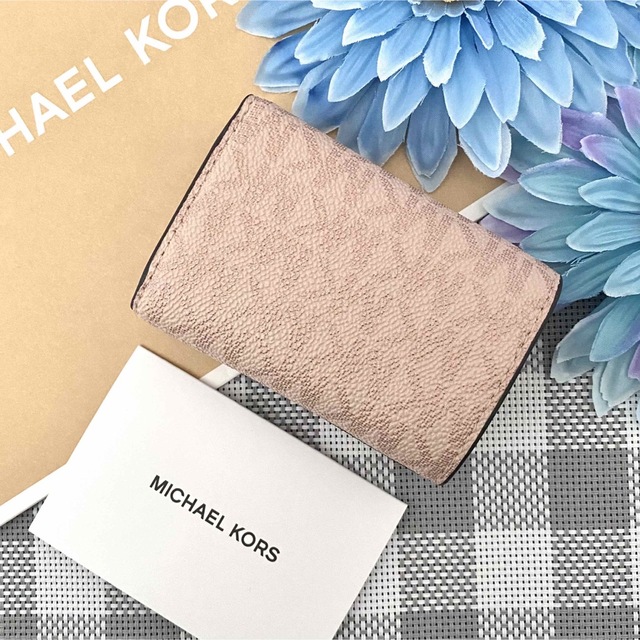 Michael Kors(マイケルコース)の【新品】MICHAEL KORS ピンクゴールド シグネチャー レザー 折り財布 レディースのファッション小物(財布)の商品写真