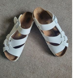 ビルケンシュトック(BIRKENSTOCK)のビルケンシュトック　白　レア　3.9(サンダル)