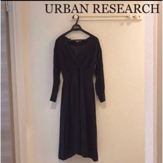 アーバンリサーチ(URBAN RESEARCH)のURBAN RESEARCH 黒　カシュクール　ロングワンピース　サイズone(ロングワンピース/マキシワンピース)