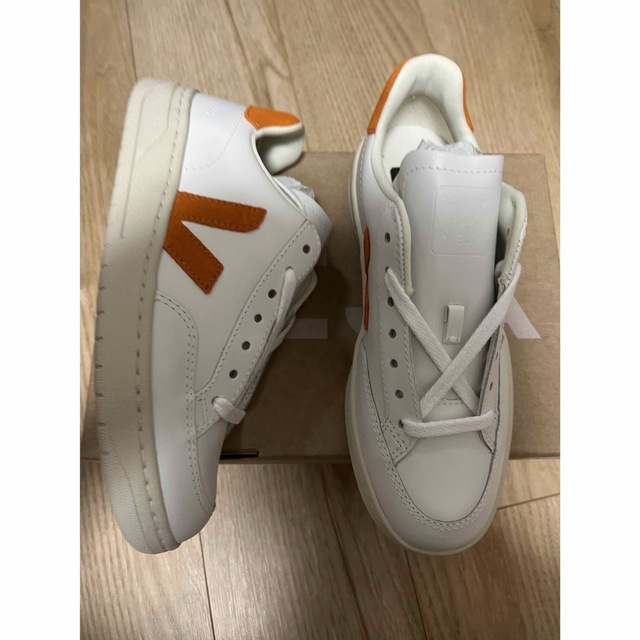 VEJA - 新品 VEJAヴェジャ V12レザー スニーカー EU36 23cm の通販 by