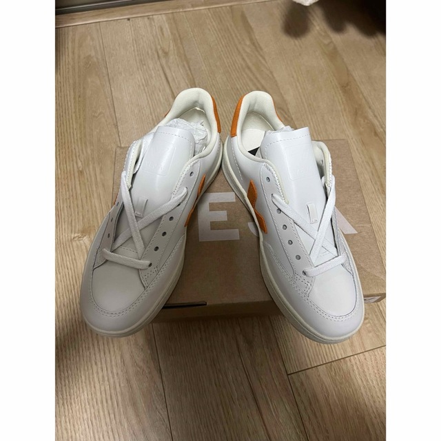 VEJA - 新品 VEJAヴェジャ V12レザー スニーカー EU36 23cm の通販 by ...