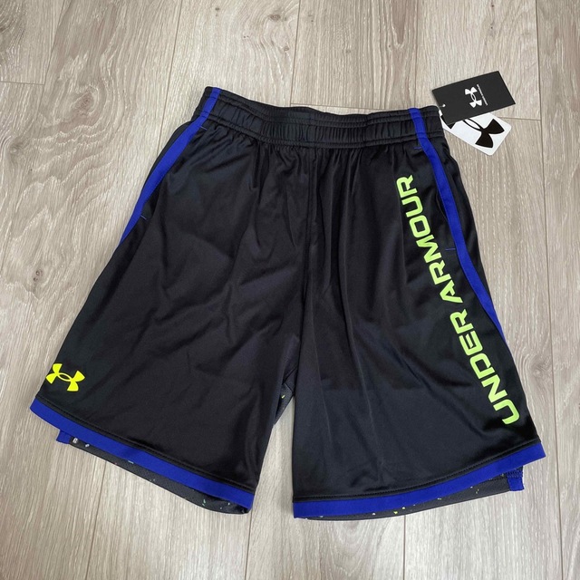 UNDER ARMOUR(アンダーアーマー)のアンダーアーマー　トレーニングショートパンツ　新品 キッズ/ベビー/マタニティのキッズ服男の子用(90cm~)(パンツ/スパッツ)の商品写真