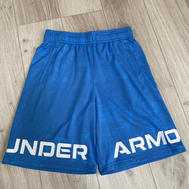 UNDER ARMOUR(アンダーアーマー)のアンダーアーマー　トレーニング　ショートパンツ キッズ/ベビー/マタニティのキッズ服男の子用(90cm~)(パンツ/スパッツ)の商品写真