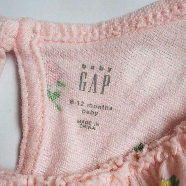 GAP(ギャップ)のBaby GAP 花柄ノースリーブロンパース 70サイズ ピンク キッズ/ベビー/マタニティのベビー服(~85cm)(ロンパース)の商品写真