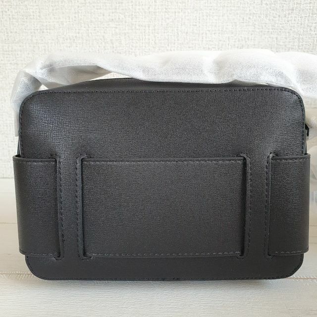 ARMANI EXCHANGE(アルマーニエクスチェンジ)の【新品・未使用】Armani Exchangeスクエアロゴ ショルダーバッグ黒　 レディースのバッグ(ショルダーバッグ)の商品写真