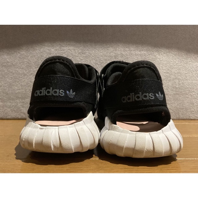 adidas(アディダス)のadidas ドゥーム サンダル 14センチ 箱無し キッズ/ベビー/マタニティのベビー靴/シューズ(~14cm)(サンダル)の商品写真