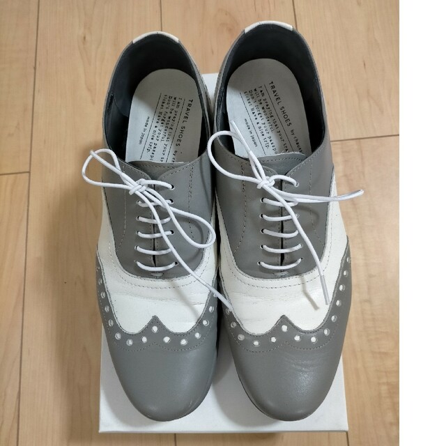 chausser(ショセ)のショセ　トラベルシューズ　グレー×白　23.5センチ レディースの靴/シューズ(ローファー/革靴)の商品写真
