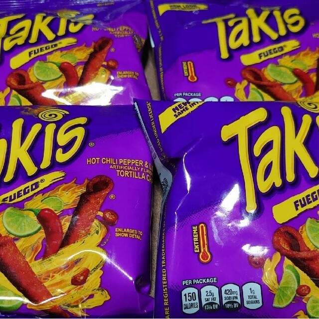 takis 4p 食品/飲料/酒の食品(菓子/デザート)の商品写真