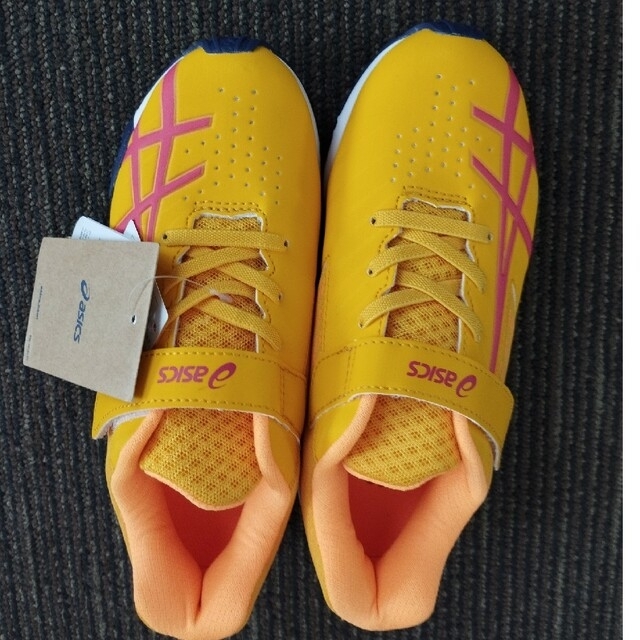 asics(アシックス)のアシックスのスニーカー キッズ/ベビー/マタニティのキッズ靴/シューズ(15cm~)(スニーカー)の商品写真