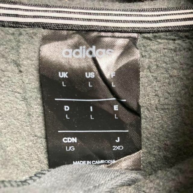 2XOサイズ！adidas ラインスリーブプリントパーカー メンズのトップス(パーカー)の商品写真