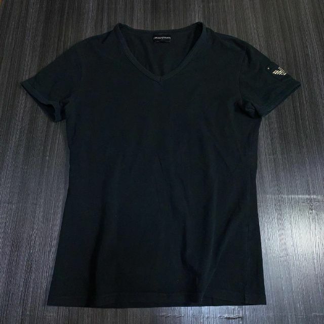 Emporio Armani(エンポリオアルマーニ)の定番◎ ARMANI エンポリオアルマーニ Vネック Tシャツ 黒×金 メンズのトップス(Tシャツ/カットソー(半袖/袖なし))の商品写真