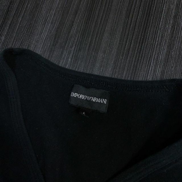 Emporio Armani(エンポリオアルマーニ)の定番◎ ARMANI エンポリオアルマーニ Vネック Tシャツ 黒×金 メンズのトップス(Tシャツ/カットソー(半袖/袖なし))の商品写真