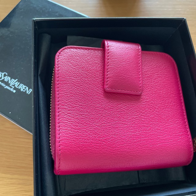 Yves Saint Laurent(イヴサンローラン)のYSL 折りたたみ財布　ピンク レディースのファッション小物(財布)の商品写真