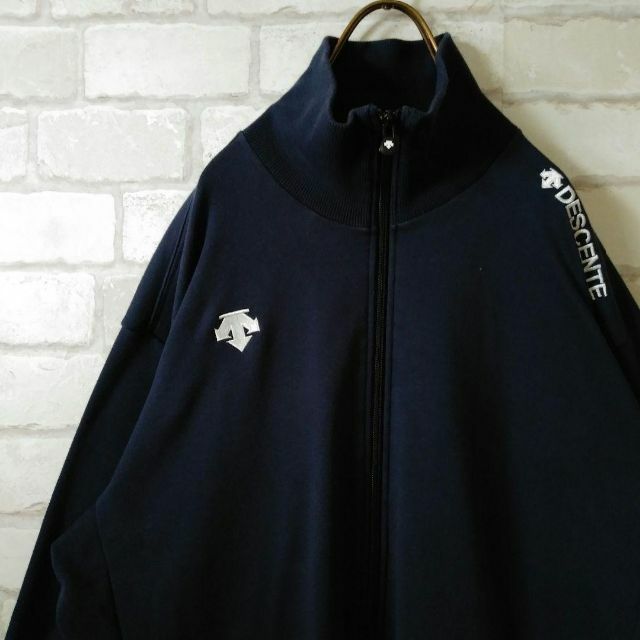 DESCENTE(デサント)のDESCENTE トラックジャケットトレーナー ワンポイント 上品 刺繍ロゴ メンズのトップス(ジャージ)の商品写真