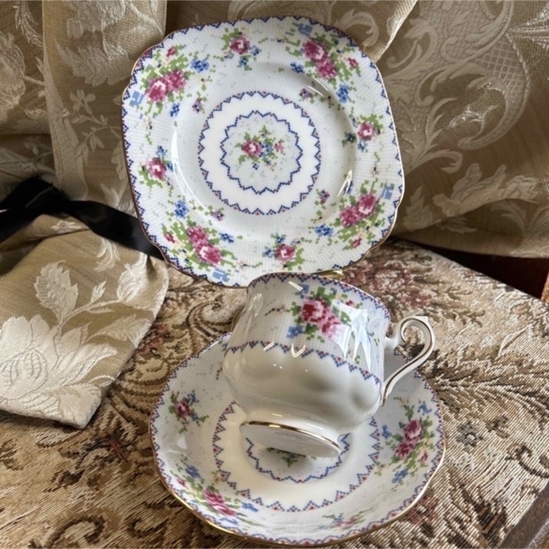 英国製 希少 Royal Albert 【Petit Point】トリオ食器