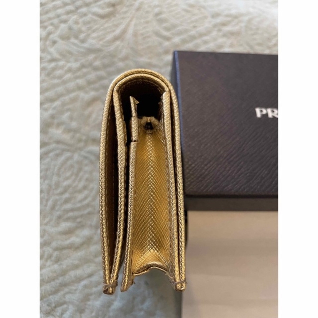 PRADA サフィアーノレザートライアングルロゴプレート ウォレット