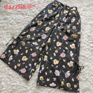 ダズリン(dazzlin)のdazzlin ガウチョ パンツ 花柄 総柄 グレー リボン 良品(カジュアルパンツ)