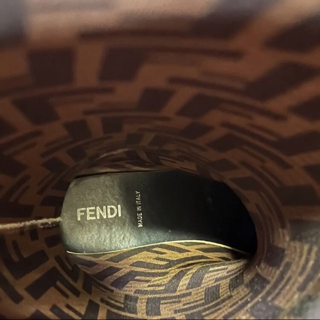 イタリア製 FENDI レインブーツ パープル 紫 梅雨 フェンディ ズッカ柄