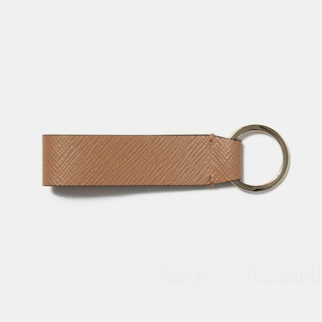 Smythson(スマイソン)の【新品未使用】 スマイソン SMYTHSON キーリング キーホルダー PANAMA KEYRING WITH LEATHER STRAP レザー LIGHT ROSEWOOD 1029806 レディースのファッション小物(キーホルダー)の商品写真