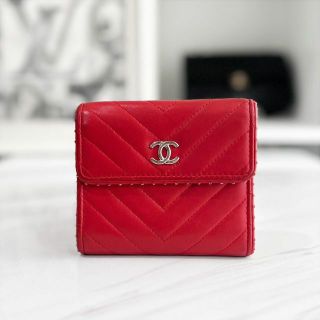 シャネル(CHANEL)のシャネル　折り財布　シェブロン　赤　ラムスキン　26番台　美品☆(財布)