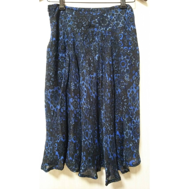 BEAMS(ビームス)のルミエールビームス　BEAMS　シルク　絹　フレアスカート　花柄　ブルー　青 レディースのスカート(ひざ丈スカート)の商品写真