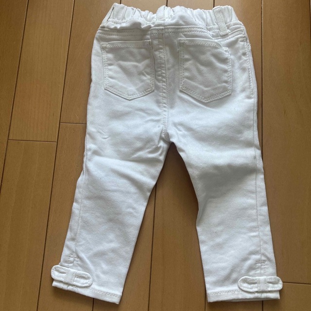 babyGAP(ベビーギャップ)のbabyGAP ホワイトデニムパンツ キッズ/ベビー/マタニティのキッズ服女の子用(90cm~)(パンツ/スパッツ)の商品写真