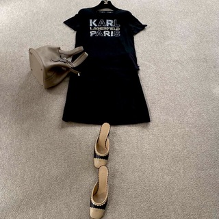 カールラガーフェルド(Karl Lagerfeld)のカールラガーフェルドの上質でキラキララインストーンがお洒落なTシャツ(Tシャツ(半袖/袖なし))