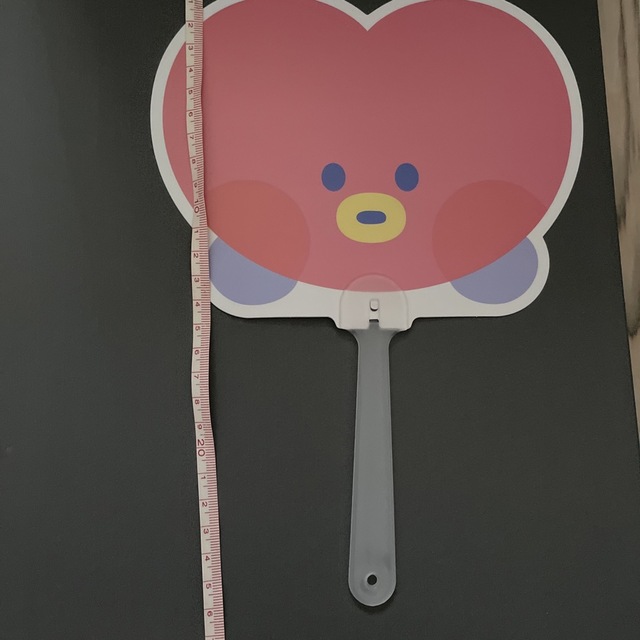 bt21 うちわ　TATA エンタメ/ホビーのタレントグッズ(アイドルグッズ)の商品写真