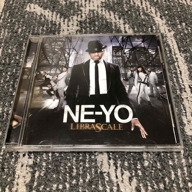 リブラ・スケール デラックス・エディション　NE-YO エンタメ/ホビーのCD(ポップス/ロック(洋楽))の商品写真