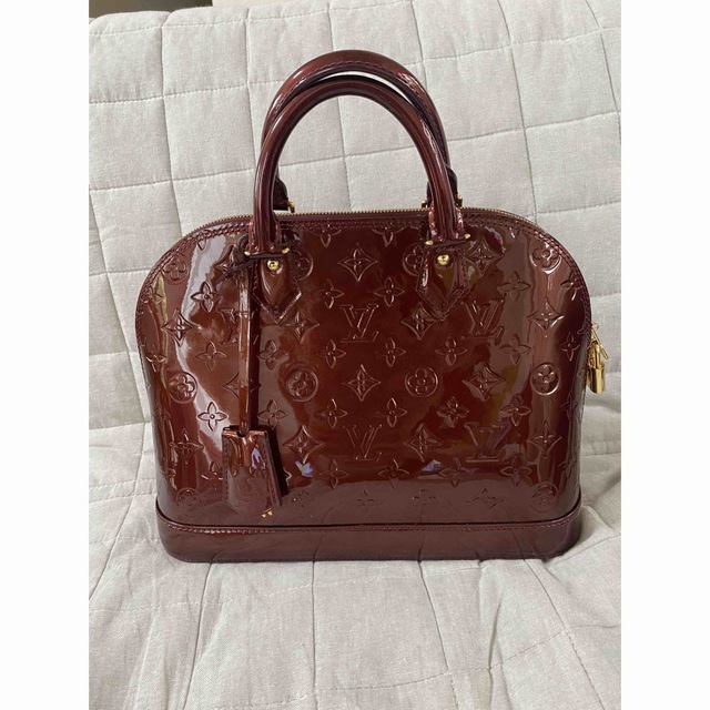 LOUIS VUITTON(ルイヴィトン)の美品 ルイヴィトン アルマ モノグラム・ヴェルニ レディースのバッグ(ハンドバッグ)の商品写真