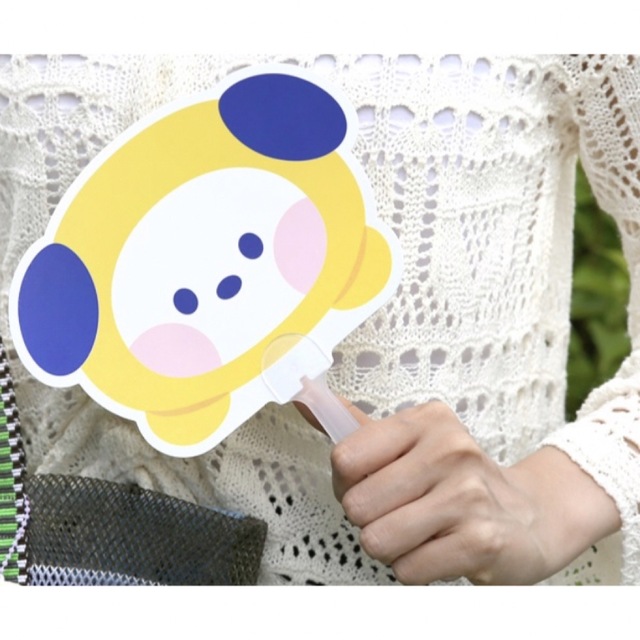 bt21 うちわ　CHIMMY エンタメ/ホビーのおもちゃ/ぬいぐるみ(キャラクターグッズ)の商品写真