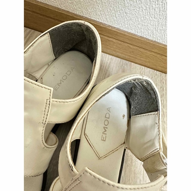 EMODA(エモダ)のスクエアトゥ ローヒール サンダル レディースの靴/シューズ(サンダル)の商品写真