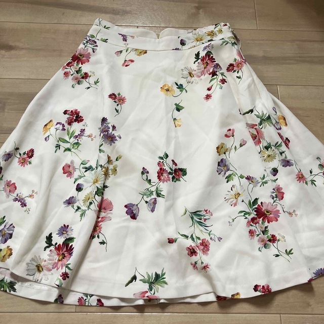 MISCH MASCH(ミッシュマッシュ)の【misch masch】スカート　花柄　白 レディースのスカート(ひざ丈スカート)の商品写真