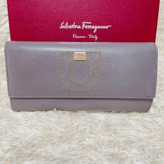 サルヴァトーレフェラガモ(Salvatore Ferragamo)の大人気✨️サルヴァトーレフェラガモ 長財布 グレージュ ガンチーニ ビッグロゴ(財布)