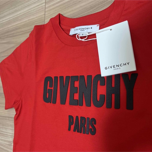 GIVENCHY(ジバンシィ)のGIVENCHY キッズTシャツ レッド 半袖 130 キッズ/ベビー/マタニティのキッズ服男の子用(90cm~)(Tシャツ/カットソー)の商品写真