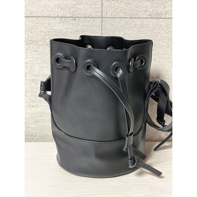 JEANASIS(ジーナシス)のフェイクレザーバケットバッグ レディースのバッグ(ショルダーバッグ)の商品写真