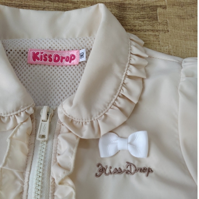 BeBe(ベベ)のべべ　Kiss  Drop　キッズ　アウター　90cm キッズ/ベビー/マタニティのキッズ服女の子用(90cm~)(ジャケット/上着)の商品写真