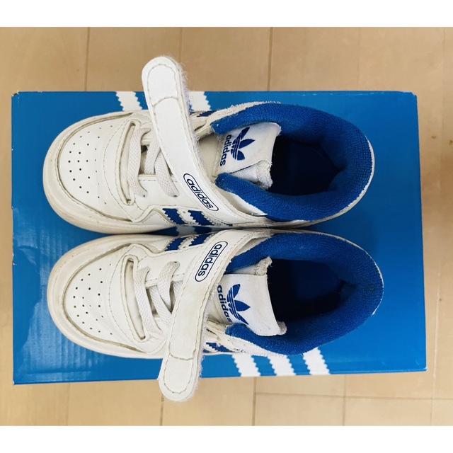 adidas(アディダス)の14cm adidas アディダス　キッズスニーカー　ホワイト×ブルー キッズ/ベビー/マタニティのベビー靴/シューズ(~14cm)(スニーカー)の商品写真