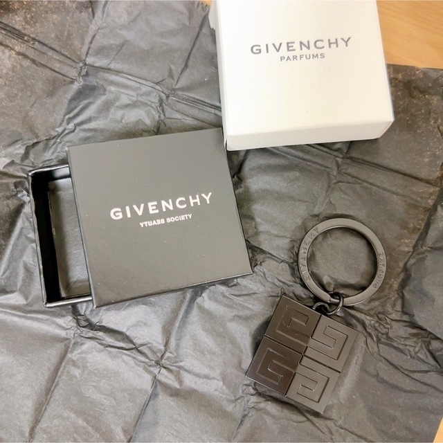 GIVENCHY - 【新品未使用】ノベルティキーホルダー ジバンシイの通販