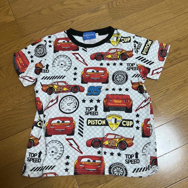 Disney(ディズニー)のディズニー　Tシャツ　カーズ　120 キッズ/ベビー/マタニティのキッズ服男の子用(90cm~)(Tシャツ/カットソー)の商品写真