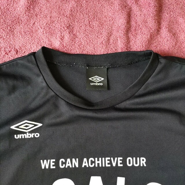 UMBRO(アンブロ)のumbroアンブロ　半袖Ｔシャツ　プラシャツ　黒　メンズM レディースL スポーツ/アウトドアのサッカー/フットサル(ウェア)の商品写真