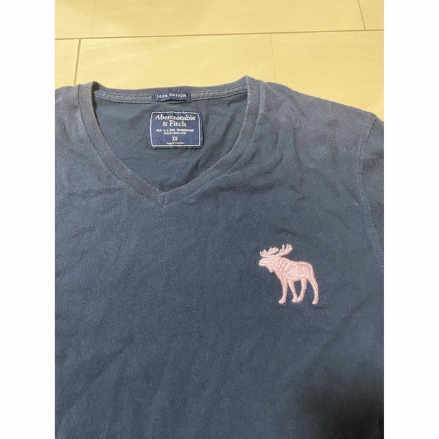 Abercrombie&Fitch(アバクロンビーアンドフィッチ)のAbercrombie&Fitch アバクロ VネックTシャツ メンズのトップス(Tシャツ/カットソー(半袖/袖なし))の商品写真